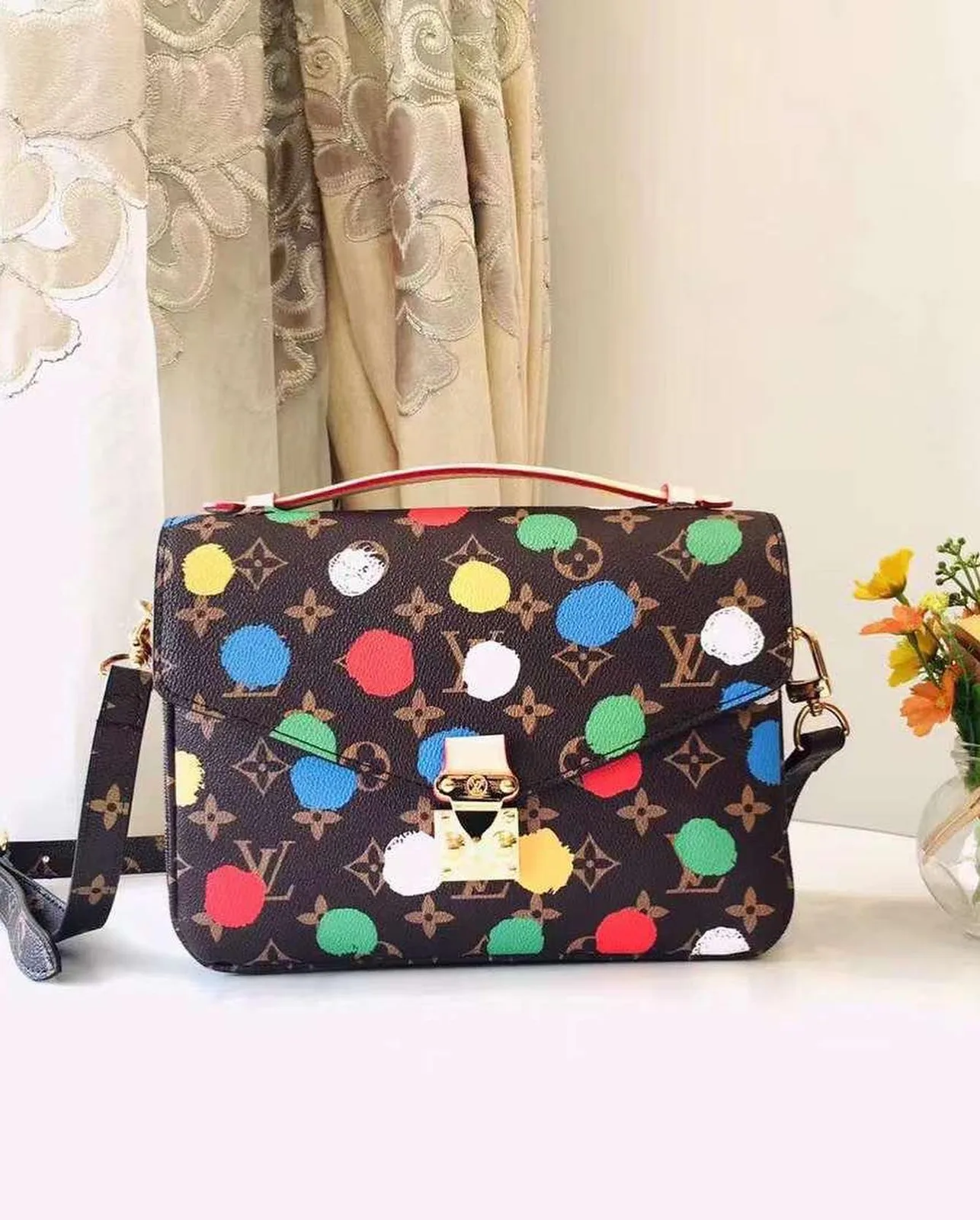 Louis Vuitton Neverfull photo 13