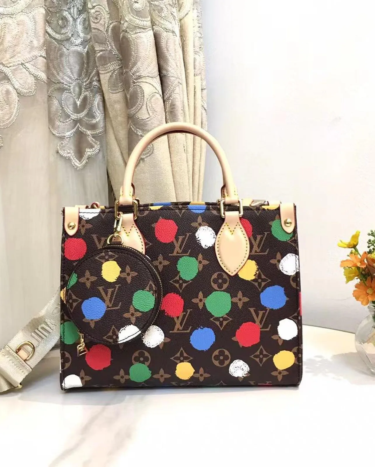 Louis Vuitton Neverfull photo 15