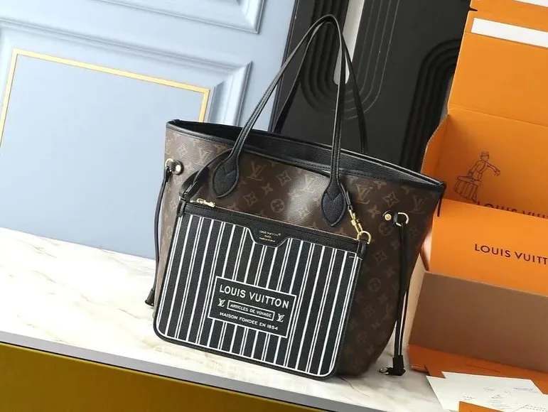Louis Vuitton Neverfull photo 4