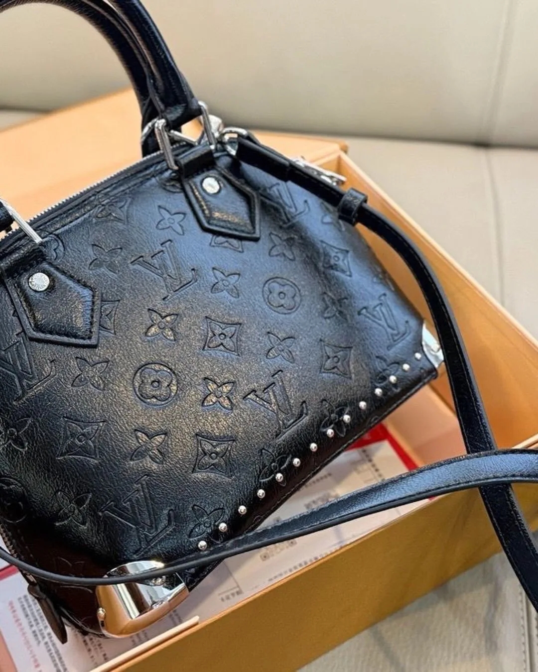 Louis Vuitton Speedy photo 4