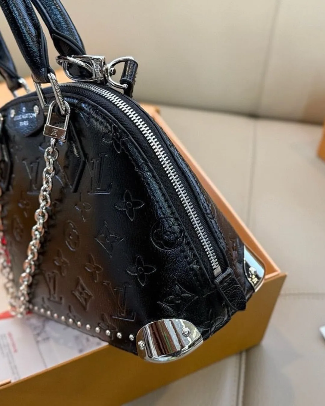 Louis Vuitton Speedy photo 8