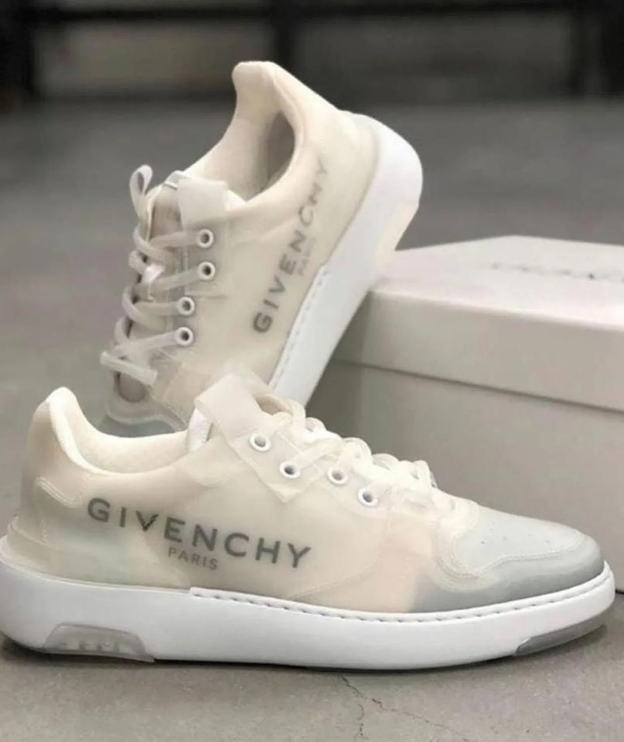 Givenchy Sneaker