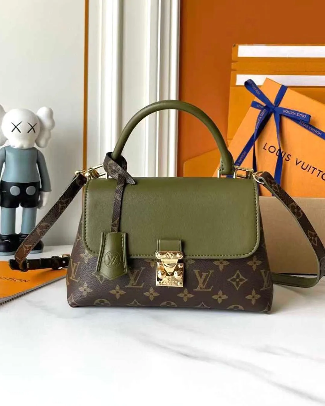Louis Vuitton Twist PM photo 3