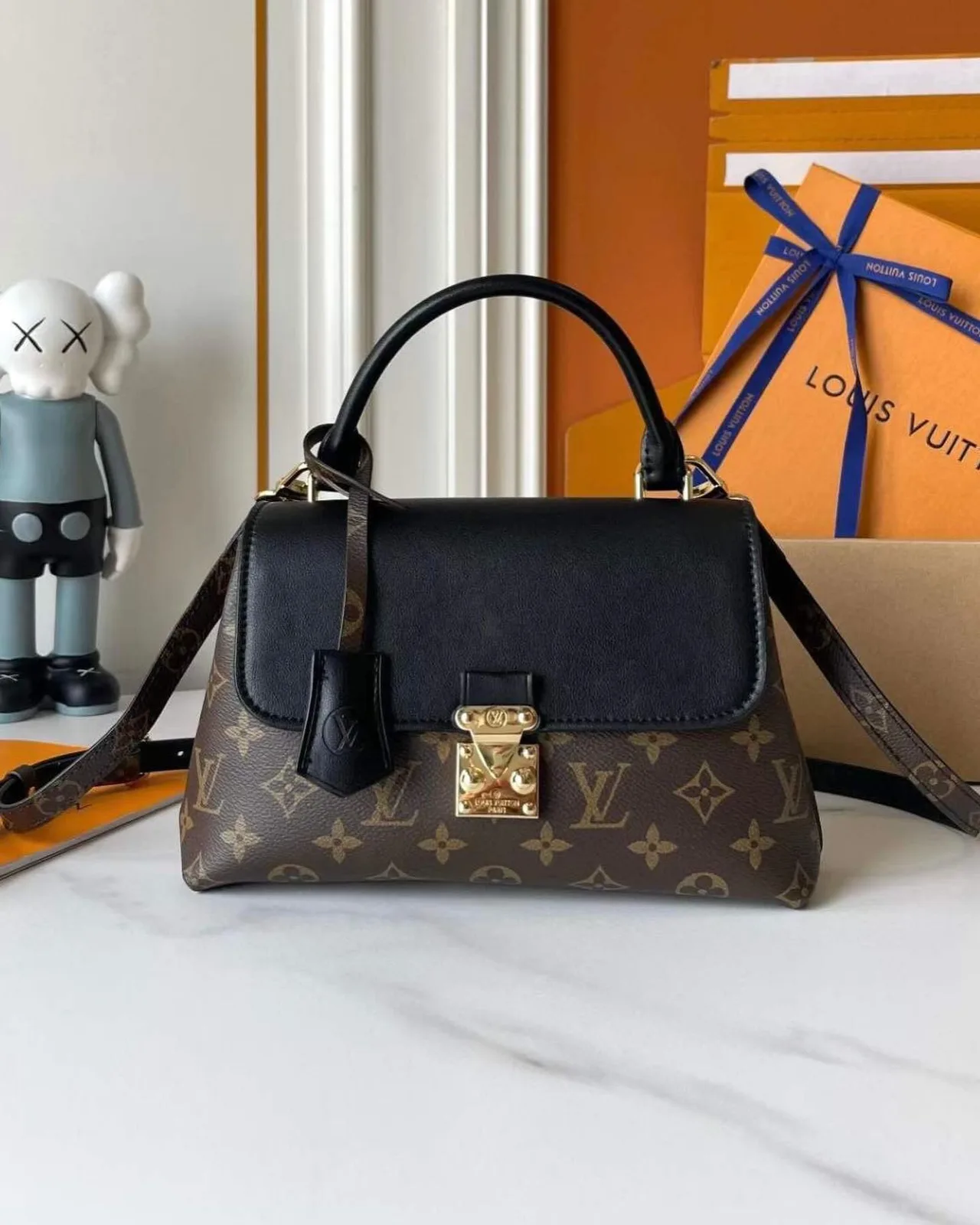 Louis Vuitton Twist PM photo 5