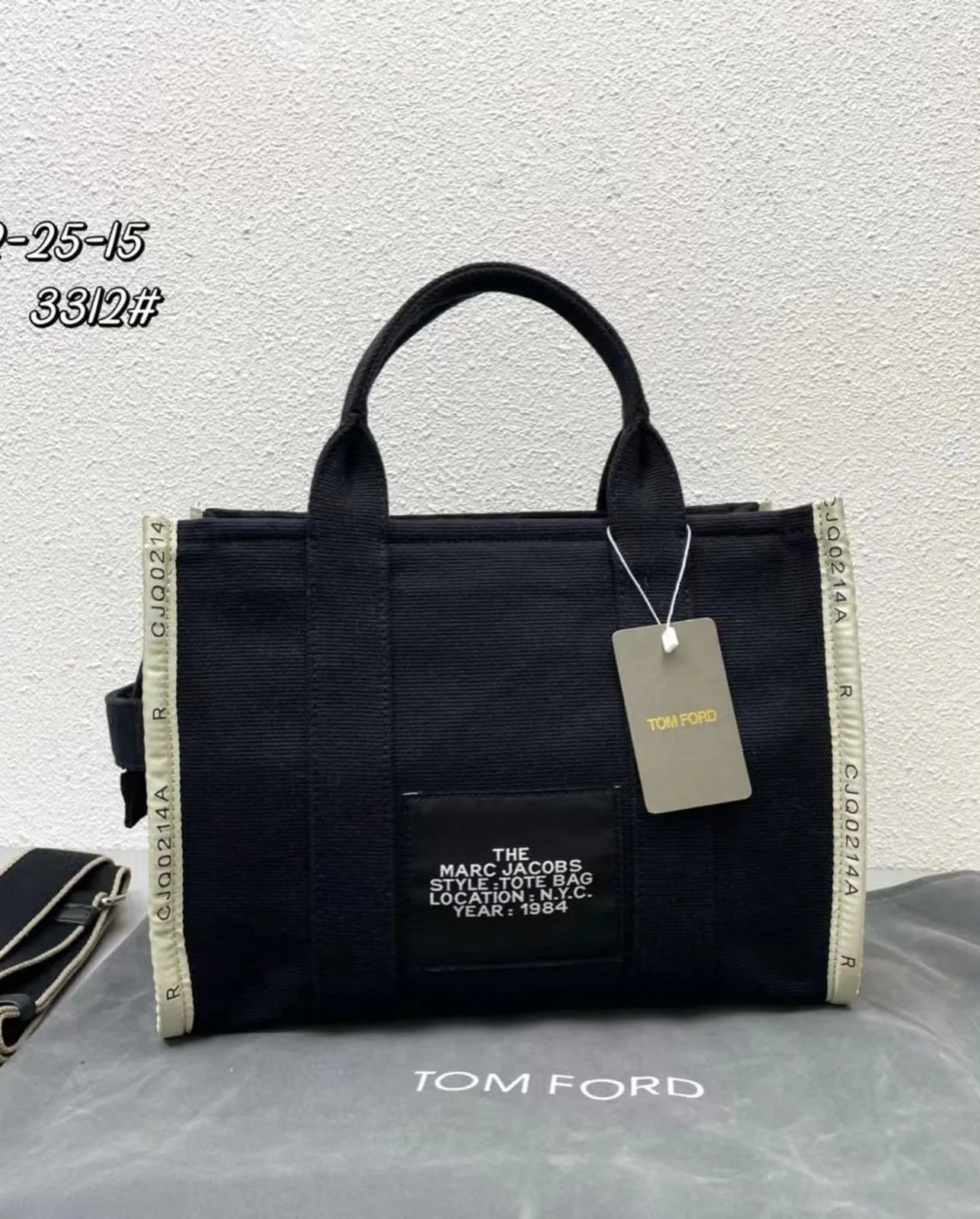 Marc Jacobs The Tote Bag photo 2