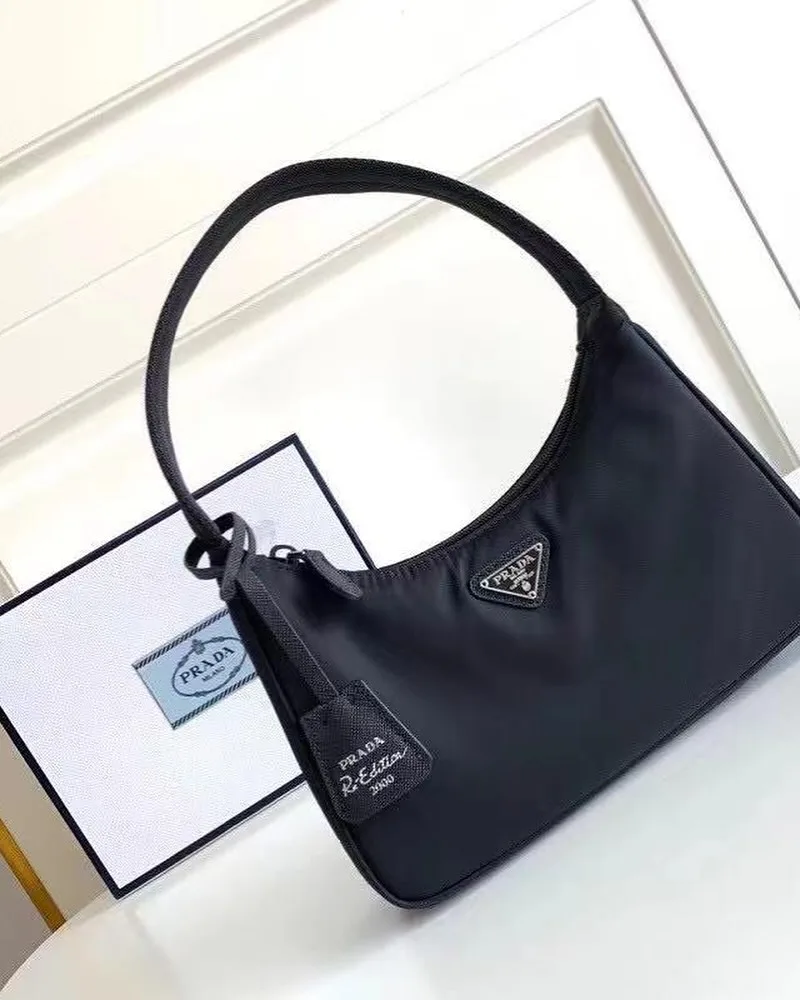 Prada Re-Edition 2005 photo 4