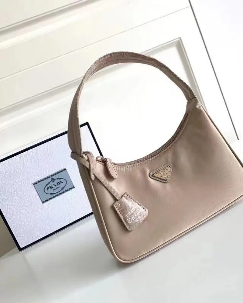 Prada Re-Edition 2005 photo 3