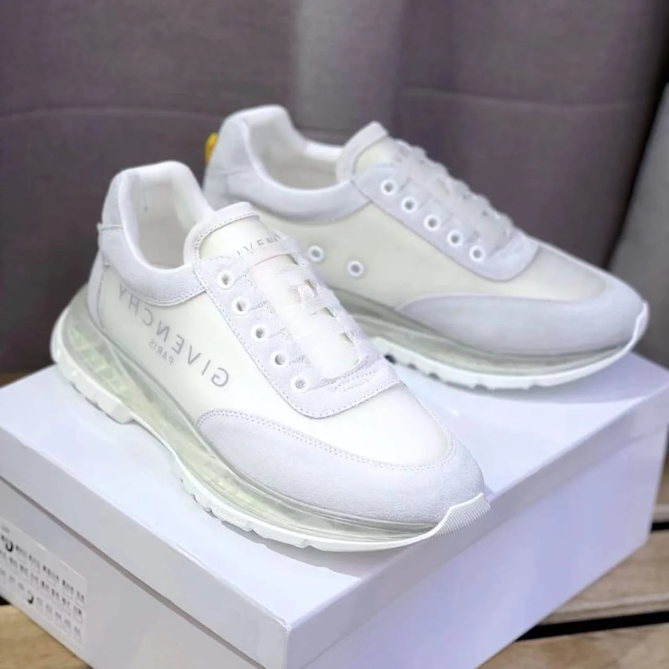 Givenchy Sneaker