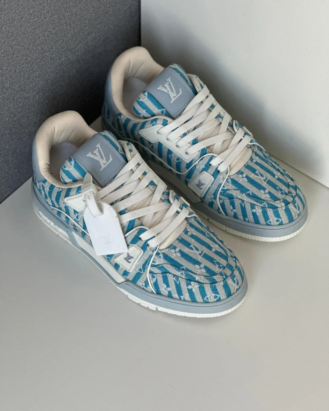 Louis Vuitton High-Top Sneaker photo 3