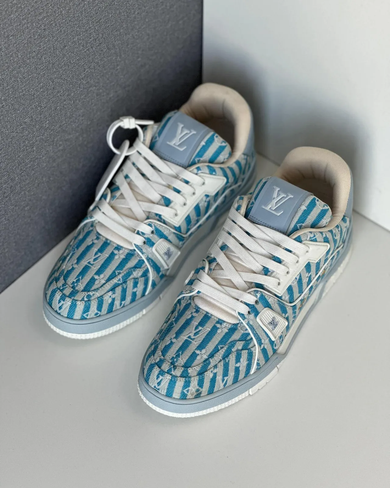 Louis Vuitton High-Top Sneaker photo 2