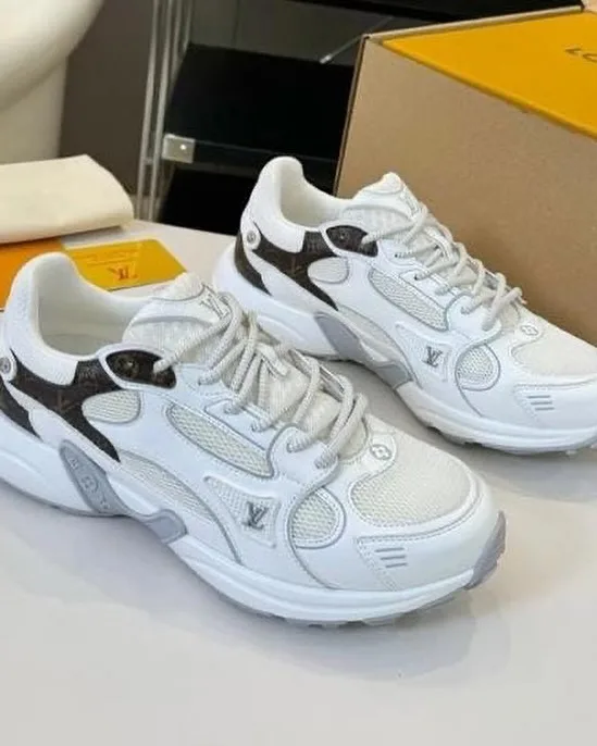 Louis Vuitton Sneaker photo 2