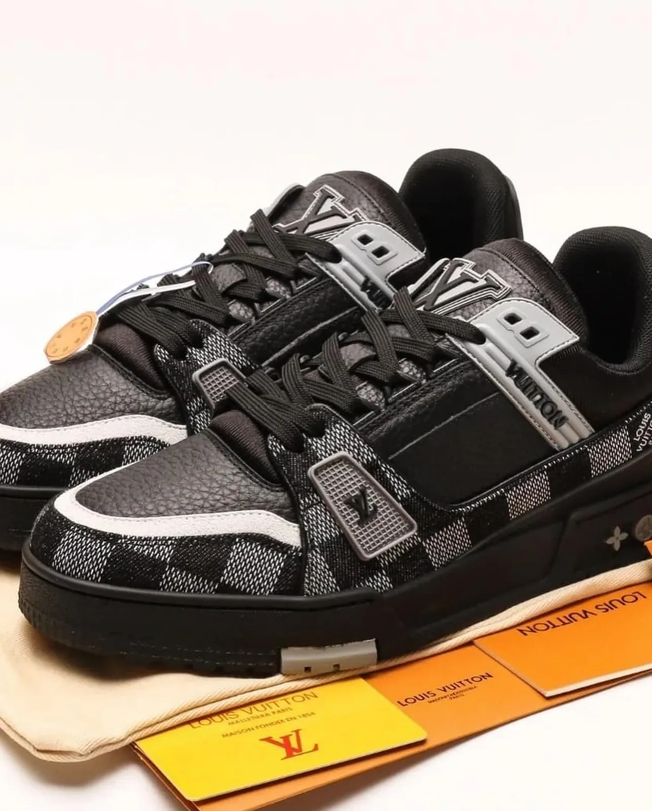 Louis Vuitton LV Trainers photo 2