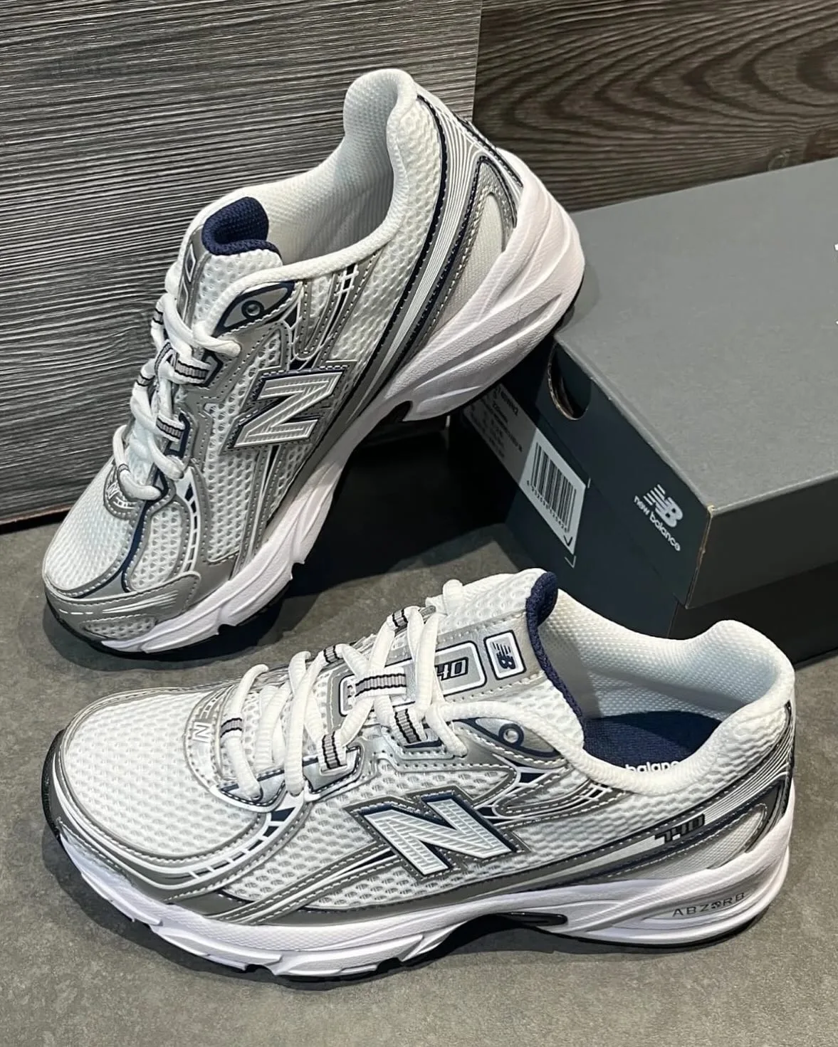 New Balance 610