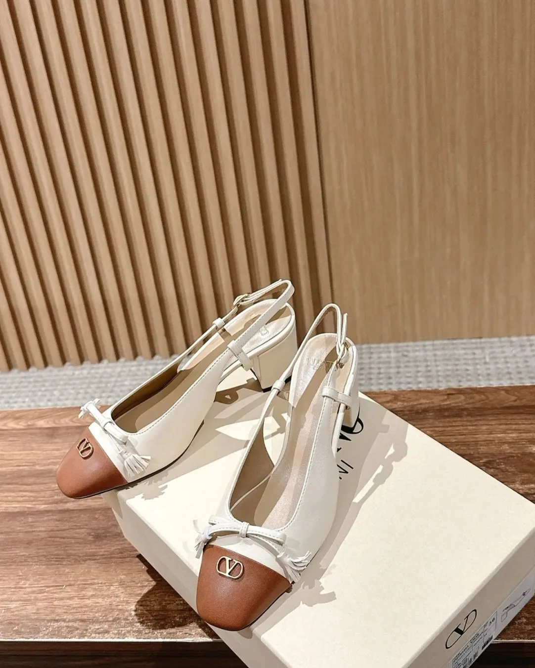 Chanel bicolor slingback pump photo 3