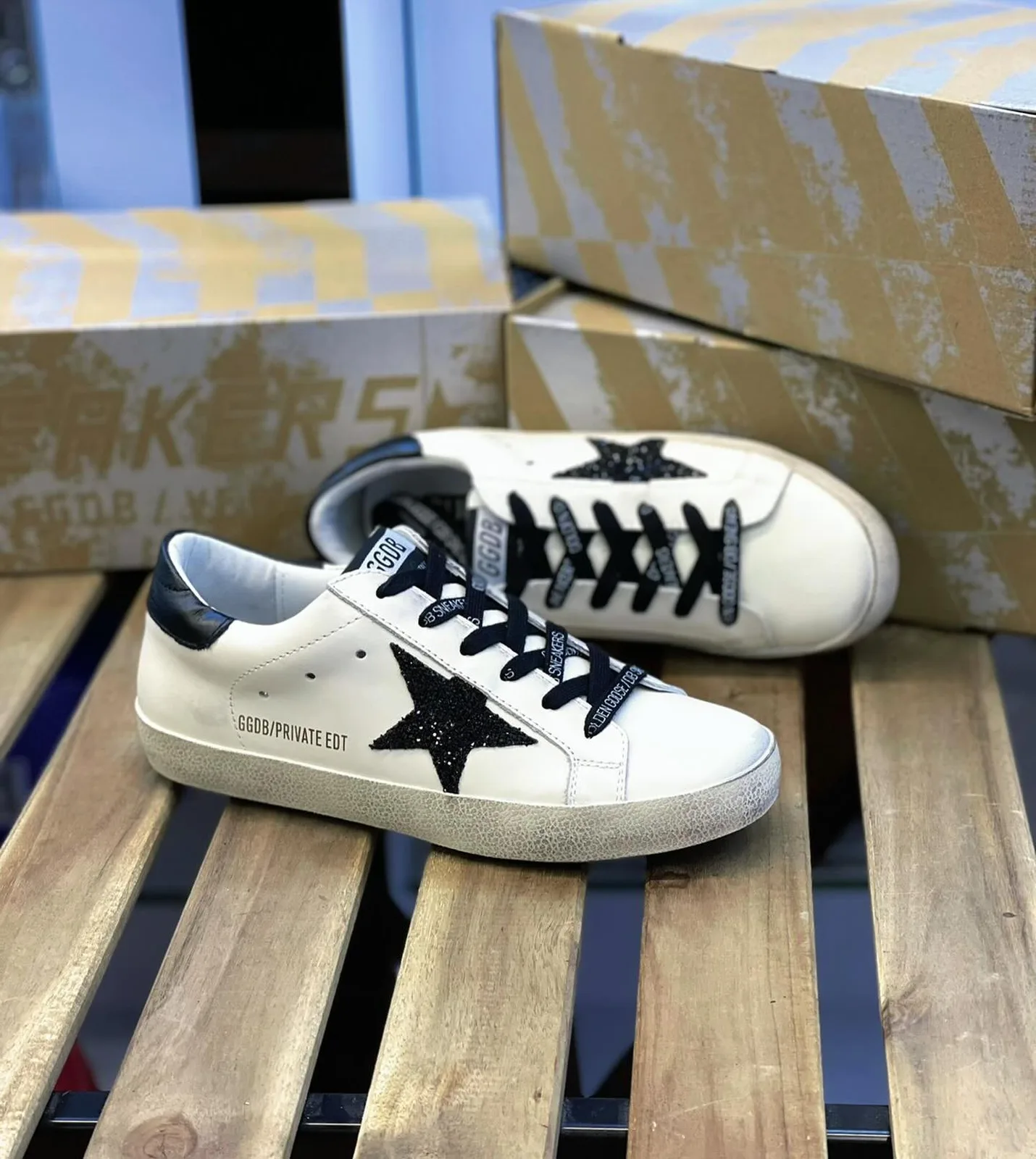 Golden Goose Superstar photo 2