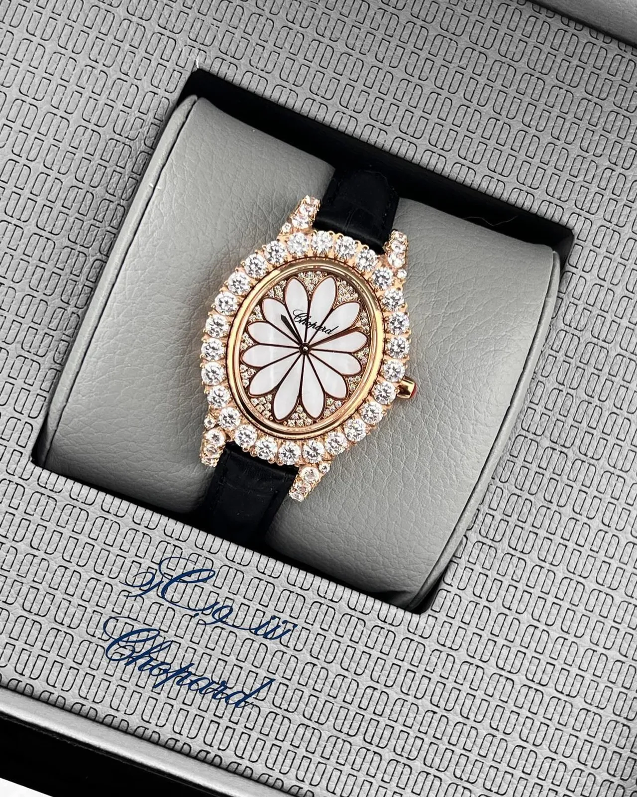 Chopard Happy Diamonds oval ladies photo 5