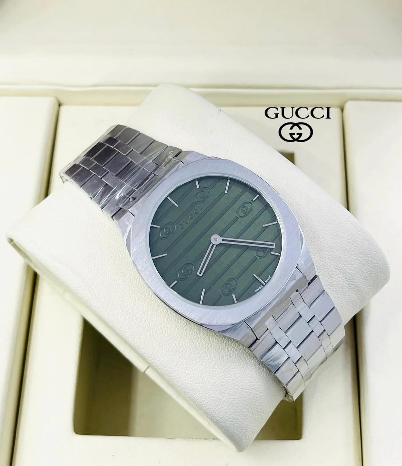 Gucci slim rectangular dial steel bracelet watch photo 3