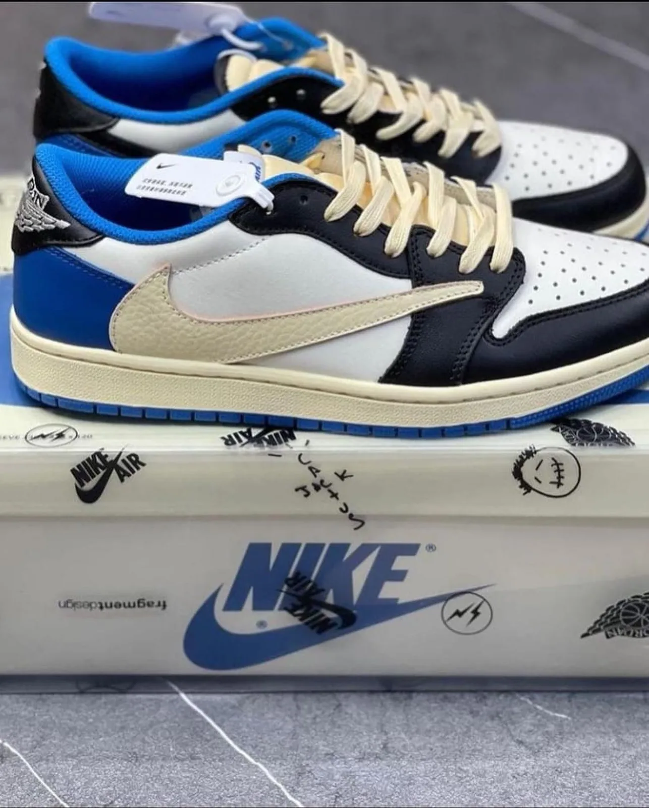 Nike Air Jordan 1 photo 6