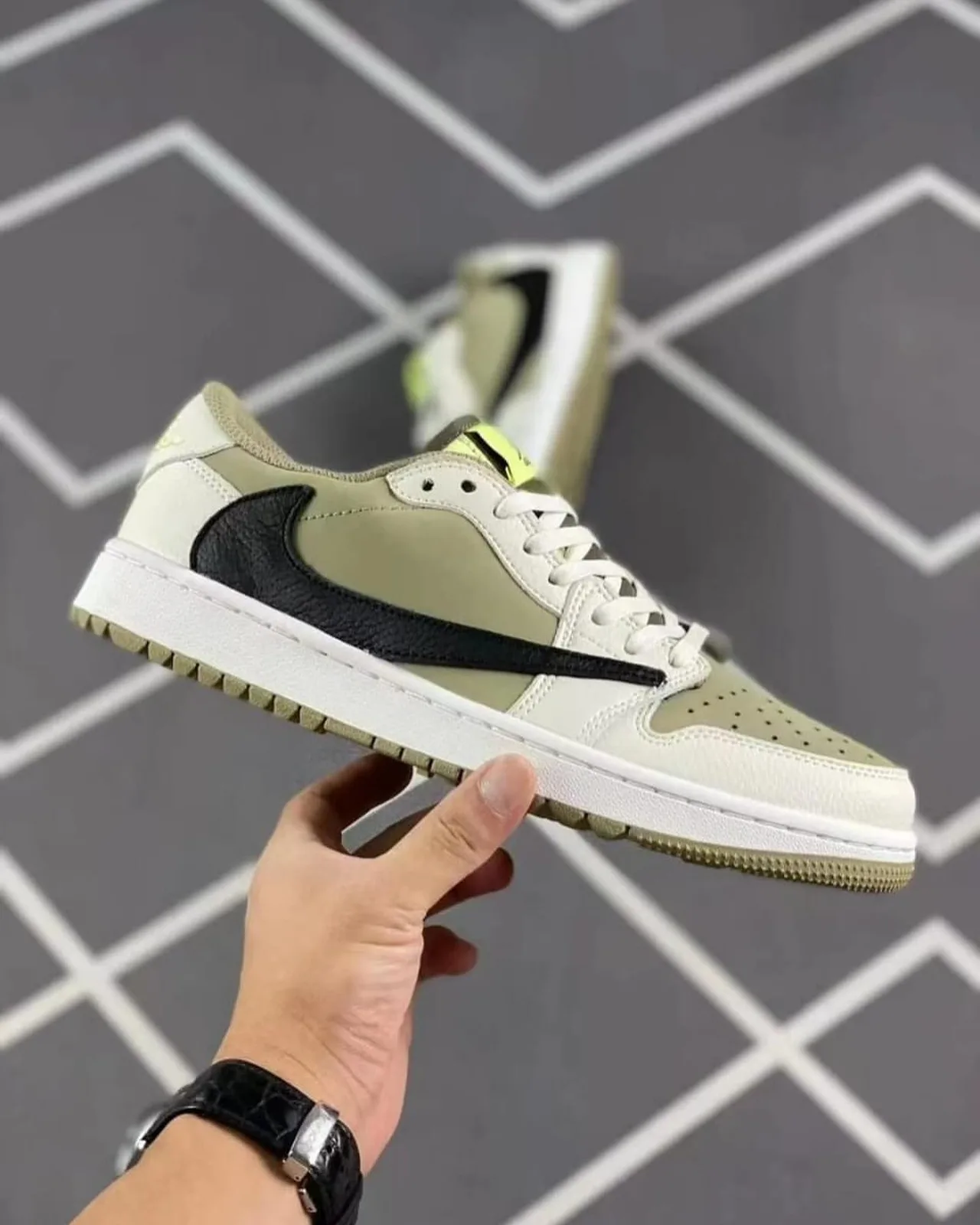 Nike Air Jordan 1 Low photo 2