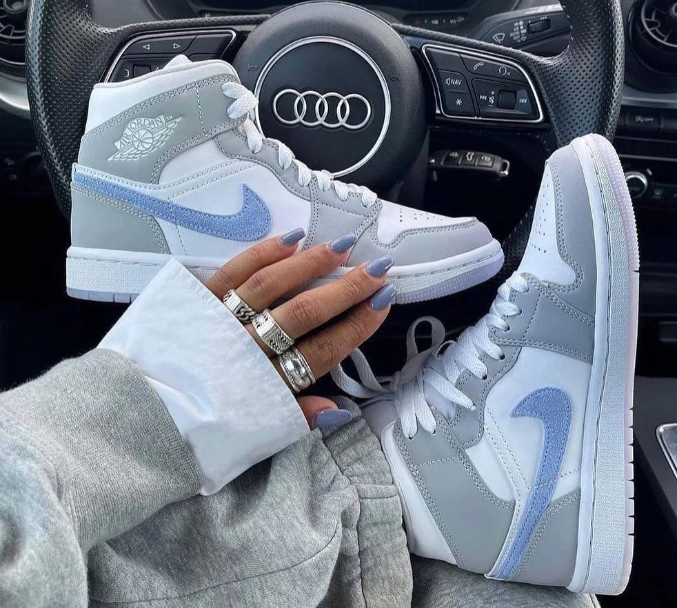 Nike Air Jordan 1 Retro High OG photo 3