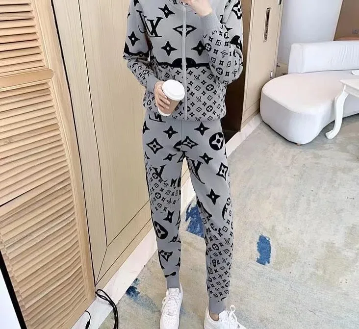 Louis Vuitton Outfit Set photo 2